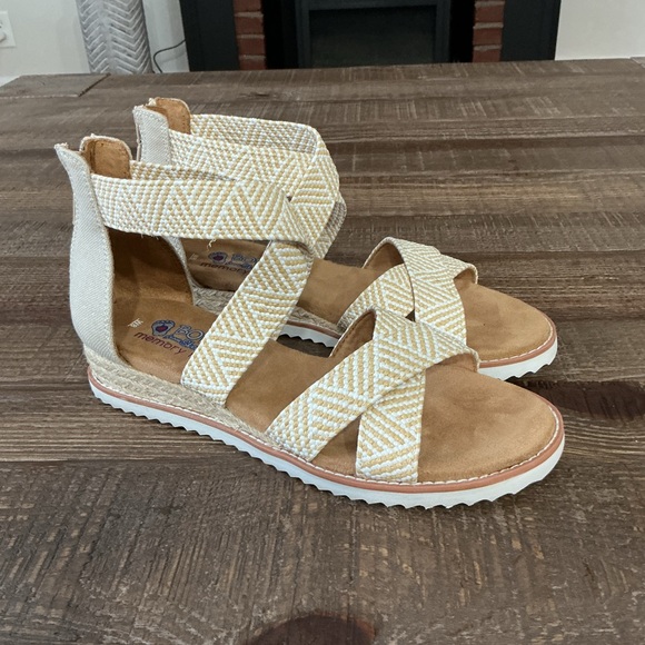 Bobs Sketchers Desert Kiss Woman’s Size 8 Woven Fabric Memory Foam Foot Bed - Picture 3 of 7